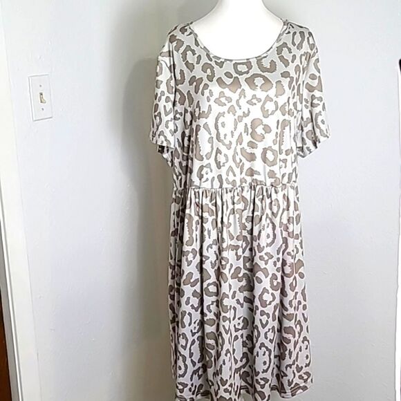 Shein Silver & Gray Animal Print Smock Dress, Size 4X - Picture 1 of 9